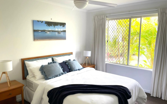 2 Bedroom Ground Level Villa in Tropical 4* Resort – Guest Rooms – Noosaville