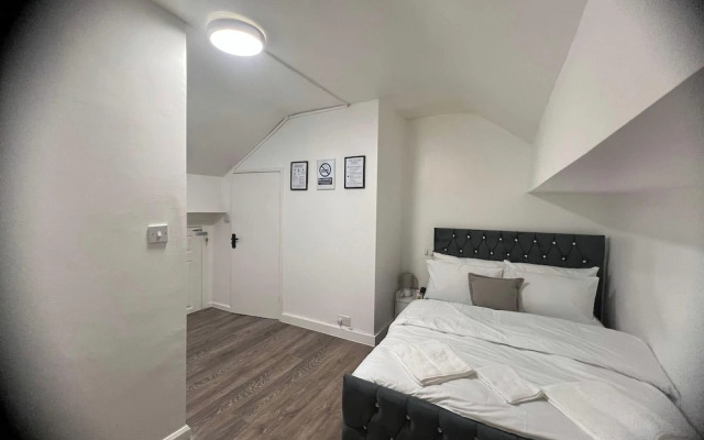 Lodge - Sleeps 10 & Free Parking