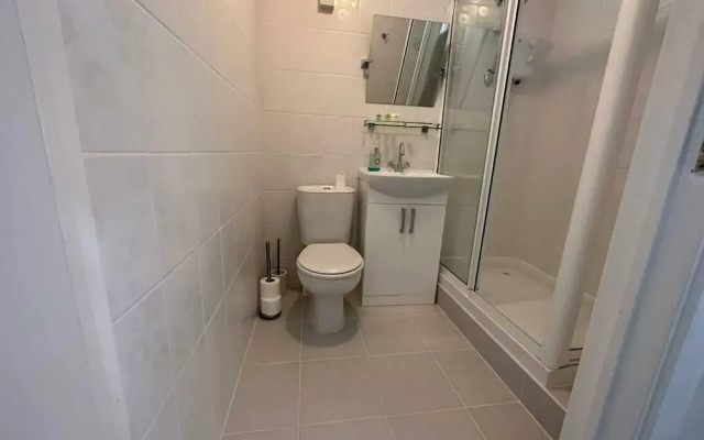 Beautiful 3-bed Apartment in Swansea