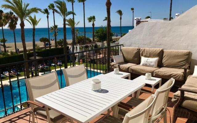 2204-Luxury apt on the beach,new,on duquesa port!