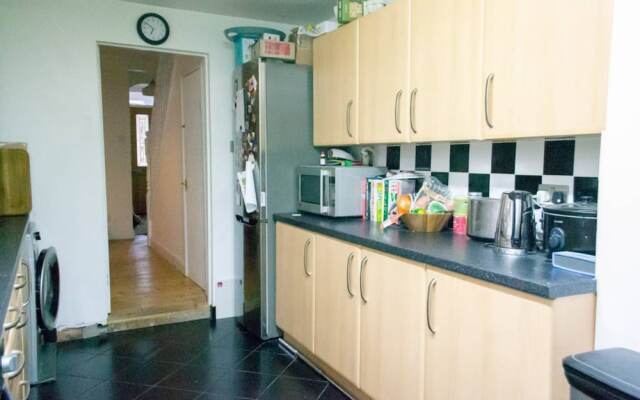 Bright 3 Bedroom House in East Oxford