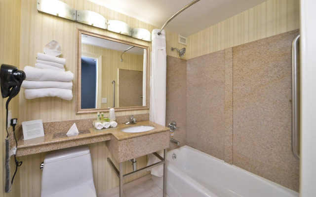 Holiday Inn Express Laguardia Airport by IHG