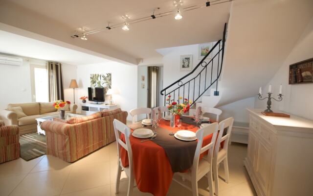 Le Hameau de l'Oliveraie