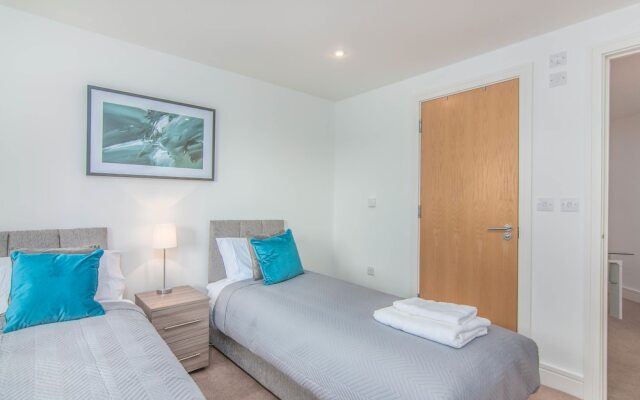 Executive Stansted Airport Apartment