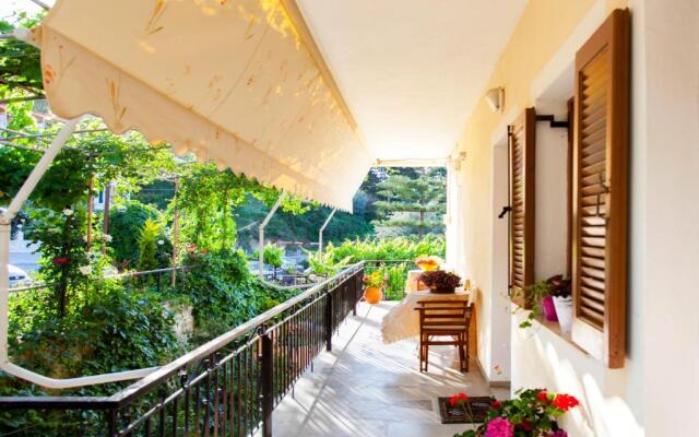 Tasoula Studios & Apartments