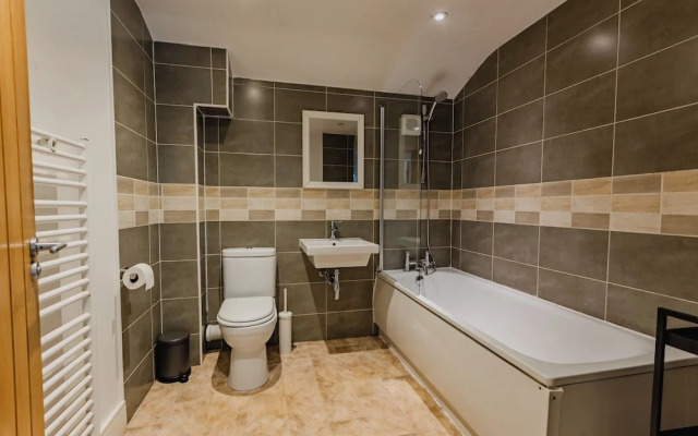 Platform Avenues 5 Bed House