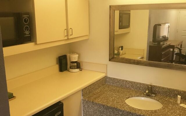 Days Inn & Suites Mobile