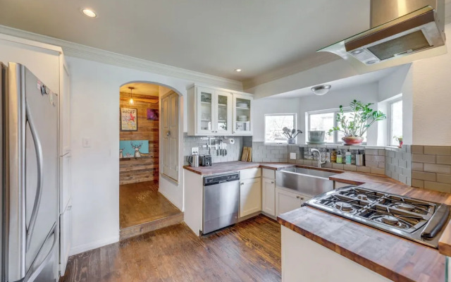 Pet-friendly Austin Home w/ Private Yard + Deck!