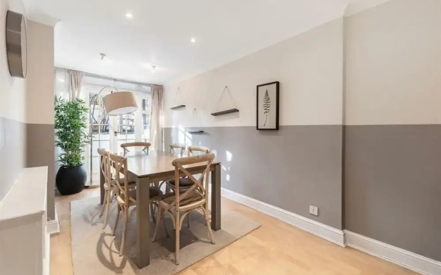 Spacious 3B House in South Kensington