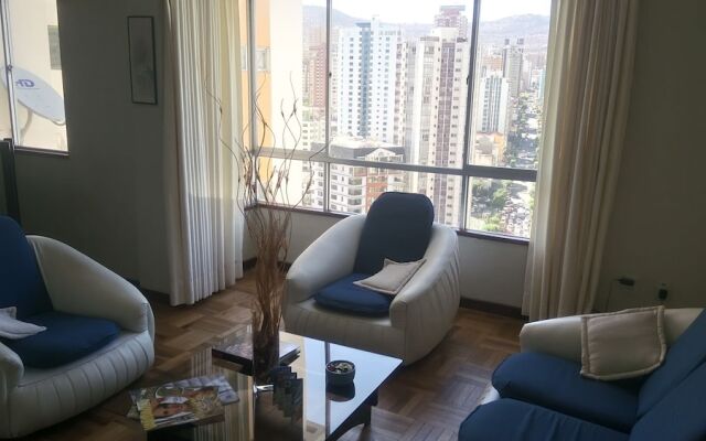 DEPARTAMENTO PISO 20a, CENTRICO, CERCA EMBAJADA AMERICANA, TELEFERICO, MALLS, VISTAS PANORAMICAS y SEGURO