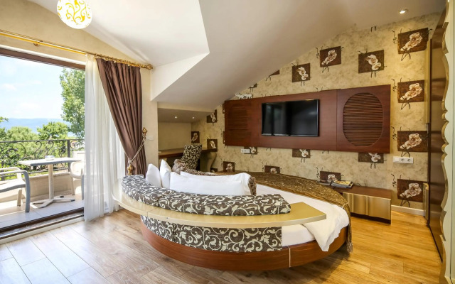 Lale Hotel
