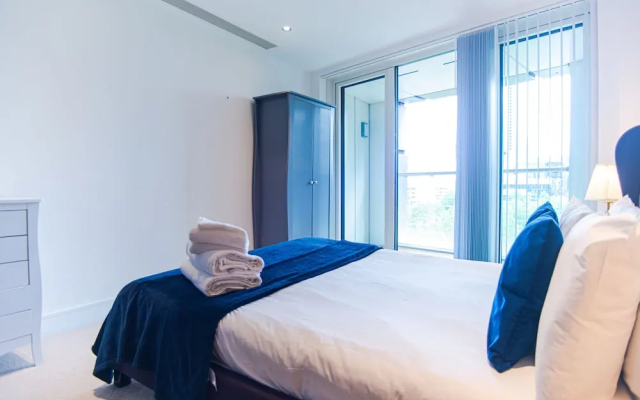 Stunning 1-bed Apartment in Lincoln Plaza