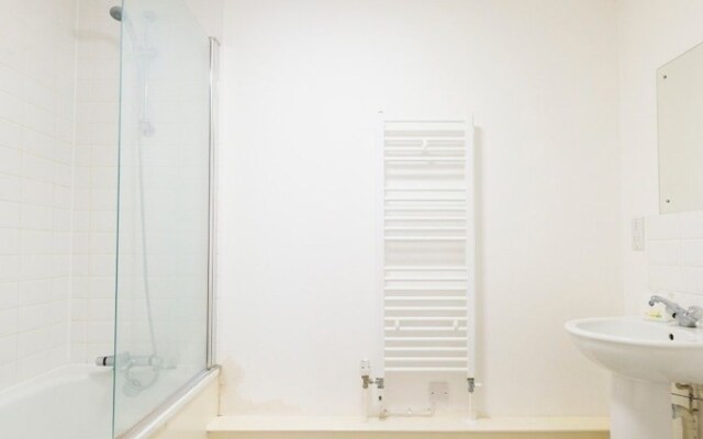 2 Bedroom Flat in Zone 1