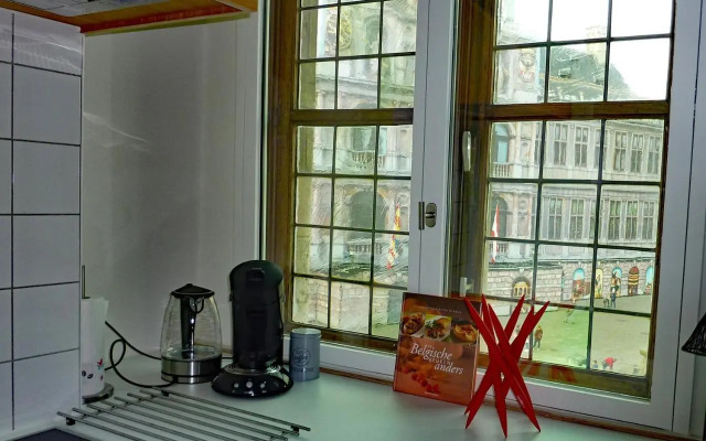 Antwerp old town triplex apartment