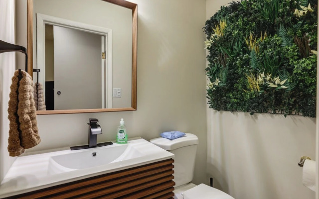 Cincinnati Home, Patio w/ Downtown Views!