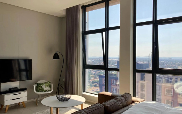 Urban Awe Apartment: iTowers 21st Floor