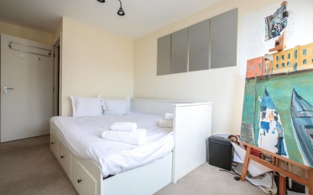 Lovely 2- Bed Flat in North London