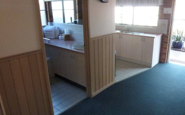 BEST WESTERN Colonial Motor Inn