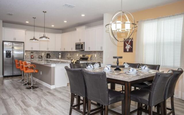 6BR Home Prime Location