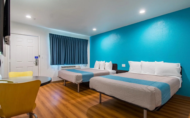 Motel 6 San Bernardino, CA - Downtown