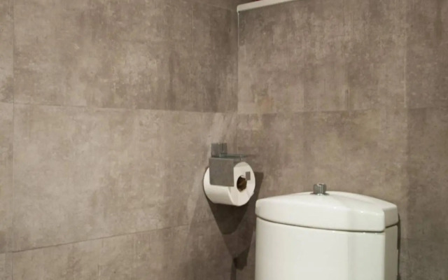 Piso moderno, céntrico y con garaje gratis