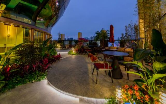 The Horizon Hotel