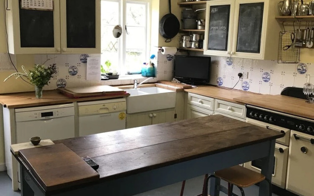 Lower Buckton Country House - Sleeps 12