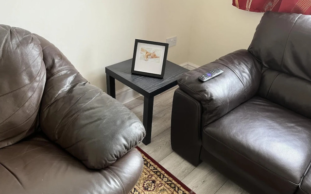 New Spacious 4 Bed Apartment in Kew Bridge