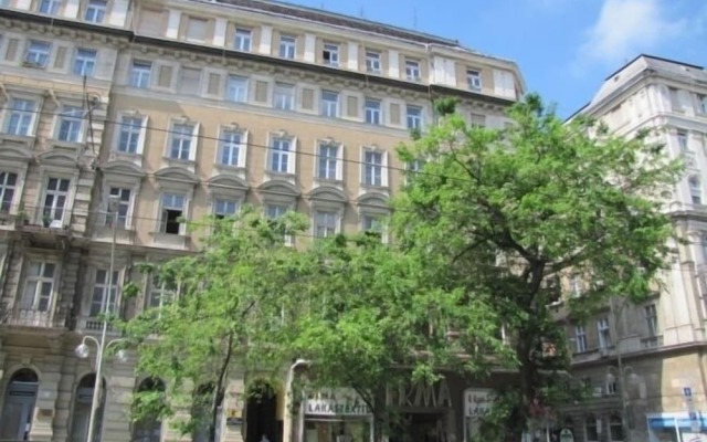 Friends Hostel and Apartments Budapest