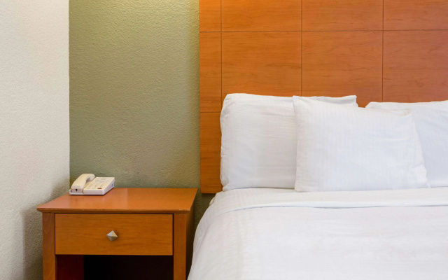 La Quinta Inn & Suites by Wyndham Tulare