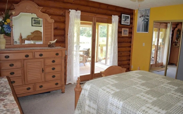 Duck Inn Log House