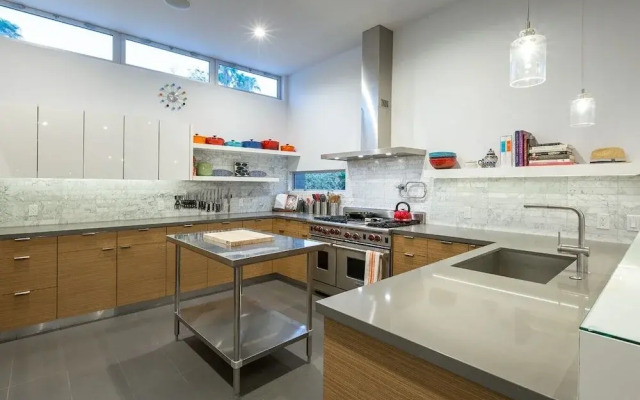Tranquilo 3 Bedroom Home by RedAwning