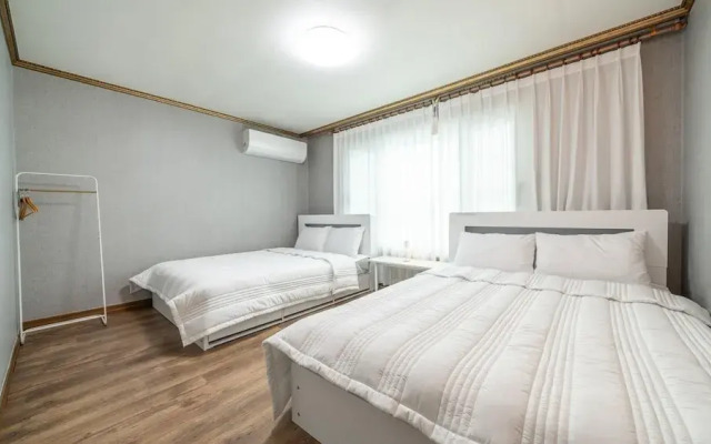 Yeosu Dulggot Pension