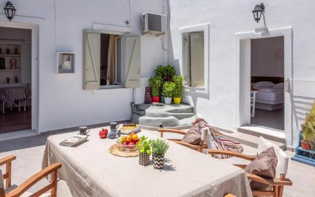 Plakes Sea View Suites