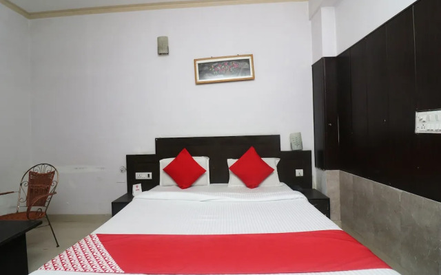 OYO 25037 Hotel Taj Heaven