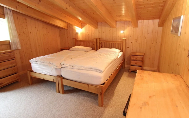 Luxury Chalet with Hot Tub in La Tzoumaz