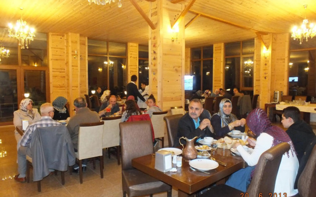 Yedigoller Hotel & Restaurant