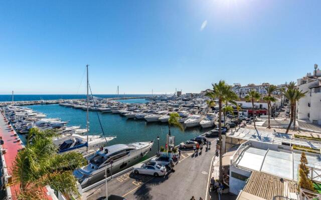 Puerto Banus first line with sea and Marina views