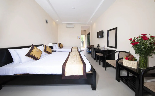 Hon Rom Central Beach Resort
