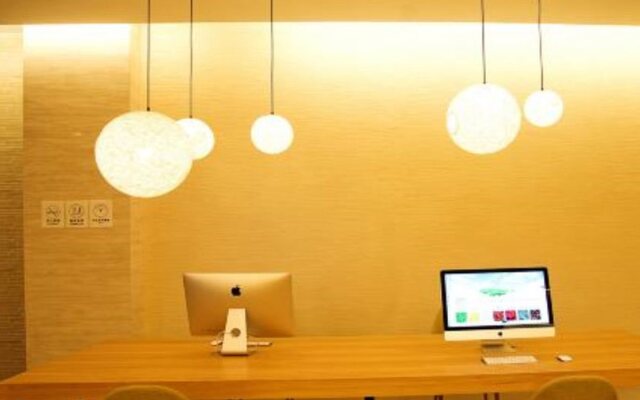Ji Hotel (Haining Haichang South Road Leather City