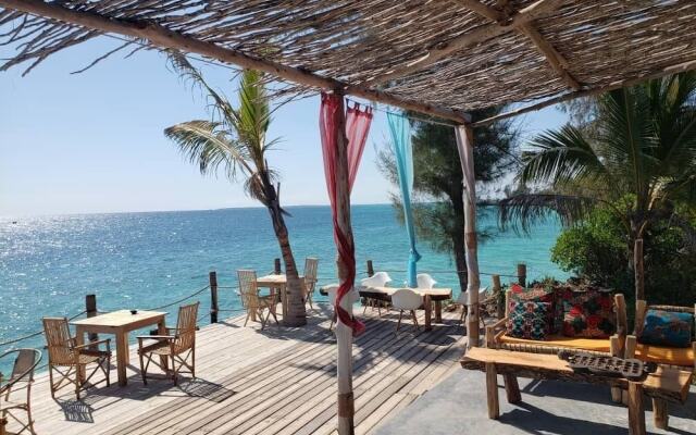 Kusini Beach Bungalows