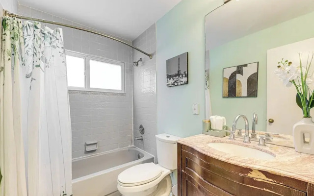 Family-friendly North Lauderdale Home w/ Grill!