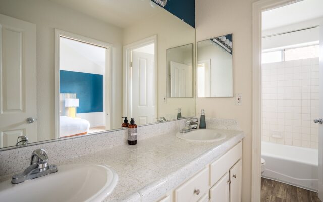 WanderJaunt | Emerald St Townhomes