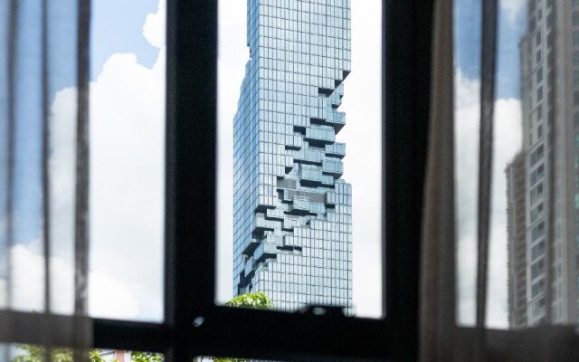 Warm Window Silom - Hostel