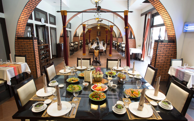 Treasure Oasis Hotel
