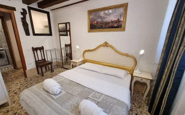 Gesuiti - Cozy and Central Apartment