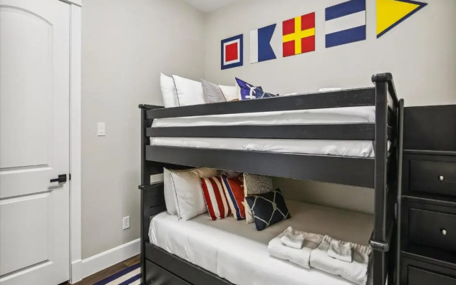 Sandy Cheeks Surfside