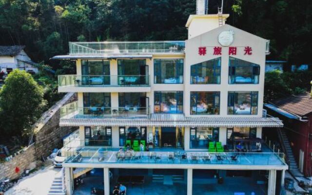 Yunlv Sunshine Homestay (Yichang Three Gorges Home Scenic Area)