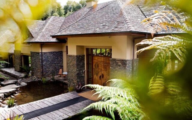 Treetops Lodge & Estate