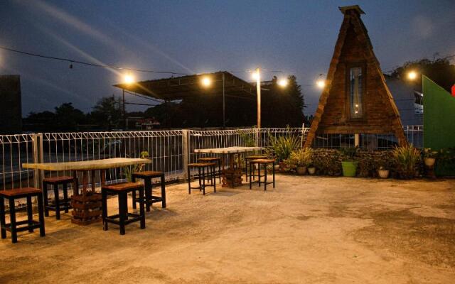 Oyo 2258 Santana Guest House